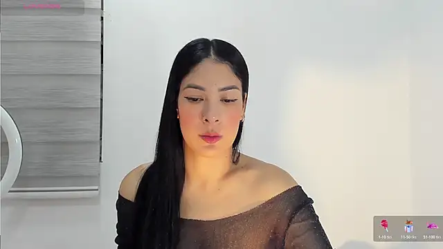 Snapshot of bella_hadid1_ chatting on 11.12.25 bella hadid1 online show from 11.12.25