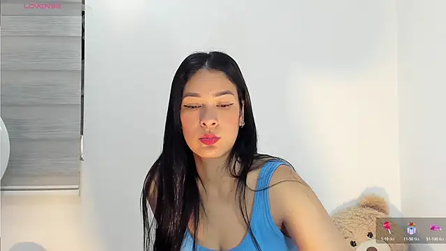 Snapshot of bella_hadid1_ chatting on 11.15.25 bella hadid1 online show from 11.15.25