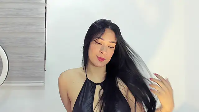 Snapshot of bella_hadid1_ chatting on 12.14.25 bella hadid1 online show from 12.14.25