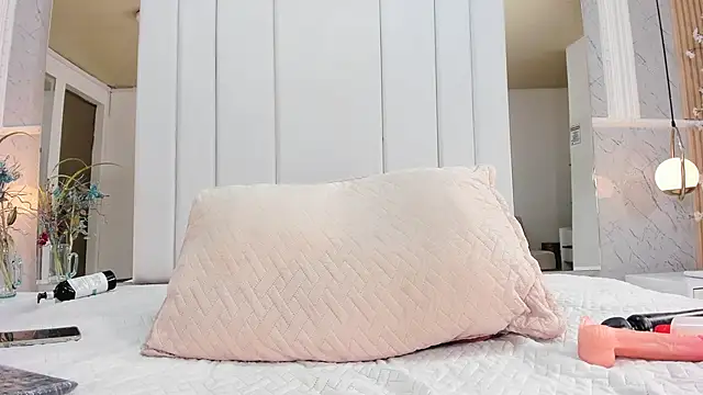 LiaObrien online show from 02.24.25