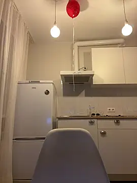 Eva Weyne online show from 04.11.26