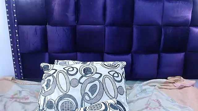 Snapshot of LindaKardi chatting on 09.27.25 LindaKardi online show from 09.27.25