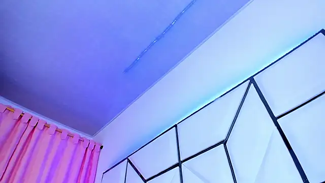 SarayRoyse online show from 02.25.25