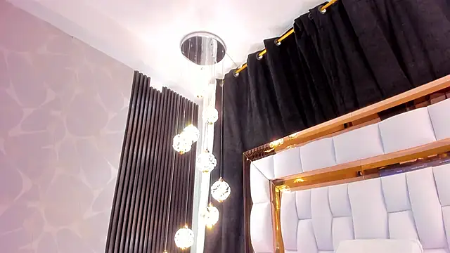 SarayRoyse online show from 11.17.25