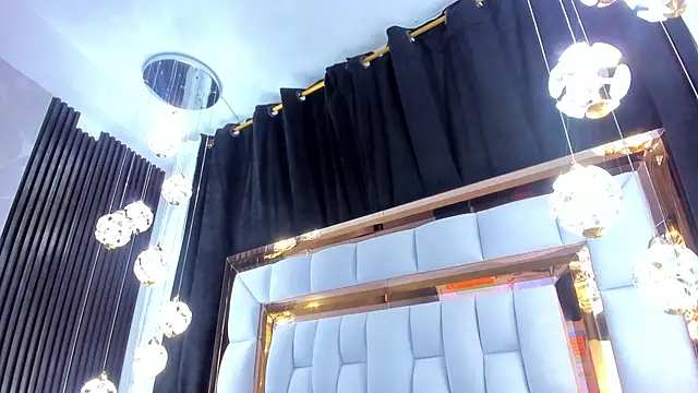 SarayRoyse online show from 11.30.25