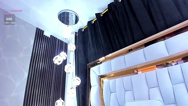 Snapshot of SarayRoyse chatting on 02.02.26 SarayRoyse online show from 02.02.26