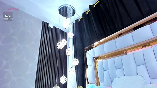 Snapshot of SarayRoyse chatting on 02.08.26 SarayRoyse online show from 02.08.26