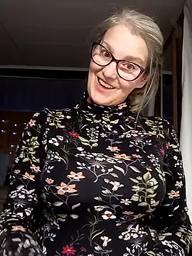 irinamaux online show from 09.28.25