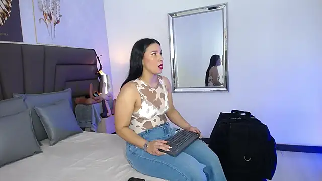 Snapshot of Sofi_Perez_ chatting on 06.07.26 Sofi Perez online show from 06.07.26