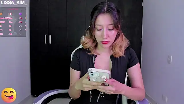 Snapshot of Lissa_Kim_ chatting on 01.31.25 Lissa Kim online show from 01.31.25