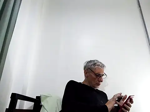 Snapshot of BIGUNCUTHARDCOCK chatting on 02.28.25 BIGUNCUTHARDCOCK online show from 02.28.25