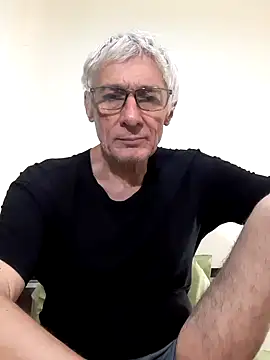 Snapshot of BIGUNCUTHARDCOCK chatting on 03.05.25 BIGUNCUTHARDCOCK online show from 03.05.25