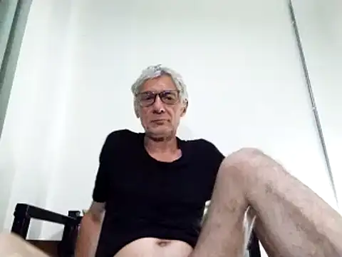 Snapshot of BIGUNCUTHARDCOCK chatting on 03.05.25 BIGUNCUTHARDCOCK online show from 03.05.25