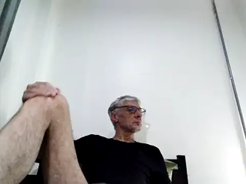 Snapshot of BIGUNCUTHARDCOCK chatting on 03.06.25 BIGUNCUTHARDCOCK online show from 03.06.25