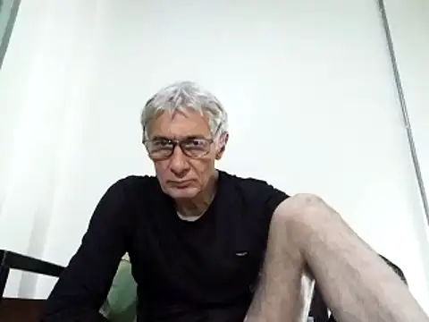 Snapshot of BIGUNCUTHARDCOCK chatting on 03.10.25 BIGUNCUTHARDCOCK online show from 03.10.25
