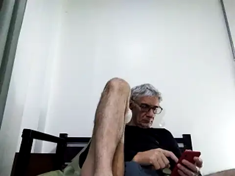 Snapshot of BIGUNCUTHARDCOCK chatting on 03.18.25 BIGUNCUTHARDCOCK online show from 03.18.25