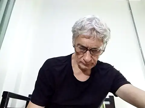 Snapshot of BIGUNCUTHARDCOCK chatting on 03.18.25 BIGUNCUTHARDCOCK online show from 03.18.25