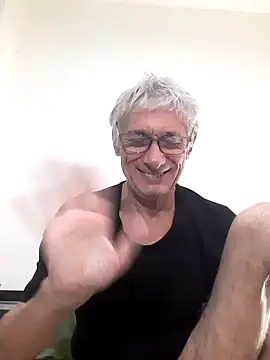 Snapshot of BIGUNCUTHARDCOCK chatting on 03.18.25 BIGUNCUTHARDCOCK online show from 03.18.25
