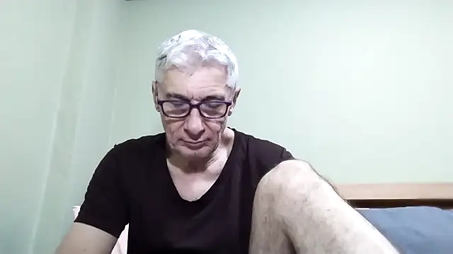 Snapshot of BIGUNCUTHARDCOCK chatting on 10.14.25 BIGUNCUTHARDCOCK online show from 10.14.25