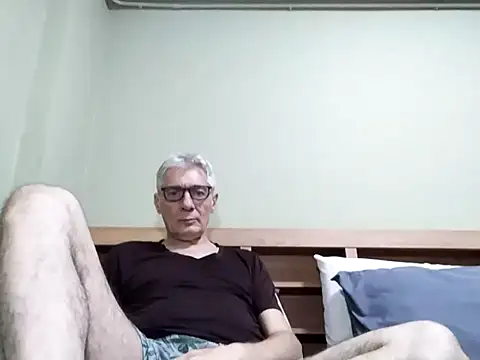 Snapshot of BIGUNCUTHARDCOCK chatting on 10.15.25 BIGUNCUTHARDCOCK online show from 10.15.25