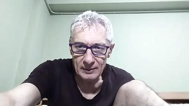 Snapshot of BIGUNCUTHARDCOCK chatting on 10.17.25 BIGUNCUTHARDCOCK online show from 10.17.25
