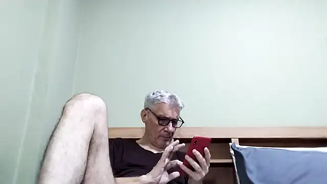 Snapshot of BIGUNCUTHARDCOCK chatting on 10.21.25 BIGUNCUTHARDCOCK online show from 10.21.25