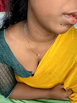 Snapshot of tamilachi4u chatting on 01.05.25 tamilachi4u online show from 01.05.25