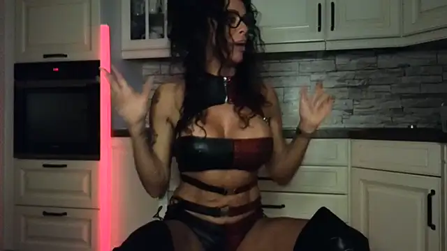 Snapshot of Misses-Cougar chatting on 02.27.25 Misses-Cougar online show from 02.27.25
