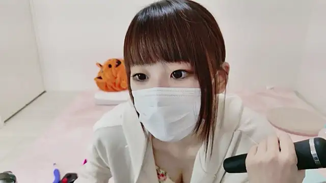 Snapshot of hi---chan- chatting on 11.15.25 hi---chan- online show from 11.15.25