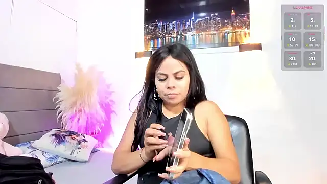 Snapshot of Julieta_Coopeer_ chatting on 05.23.26 Julieta Coopeer online show from 05.23.26