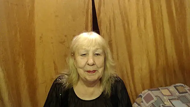 Snapshot of _Estelitta_5 chatting on 12.18.24  Estelitta 5 online show from 12.18.24