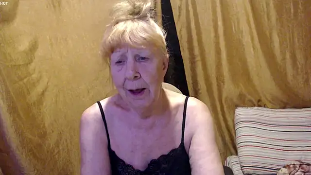 Snapshot of _Estelitta_5 chatting on 10.15.25  Estelitta 5 online show from 10.15.25