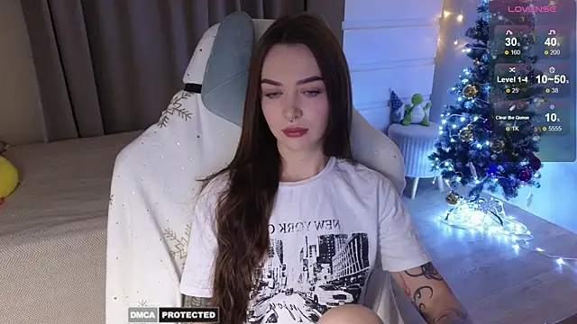 Snapshot of kate_leoo chatting on 12.13.24 kate leoo online show from 12.13.24