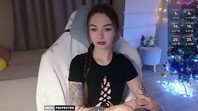 Snapshot of kate_leoo chatting on 12.16.24 kate leoo online show from 12.16.24