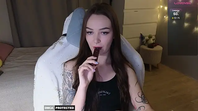 Snapshot of kate_leoo chatting on 01.26.25 kate leoo online show from 01.26.25