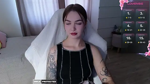 Snapshot of kate_leoo chatting on 09.29.25 kate leoo online show from 09.29.25