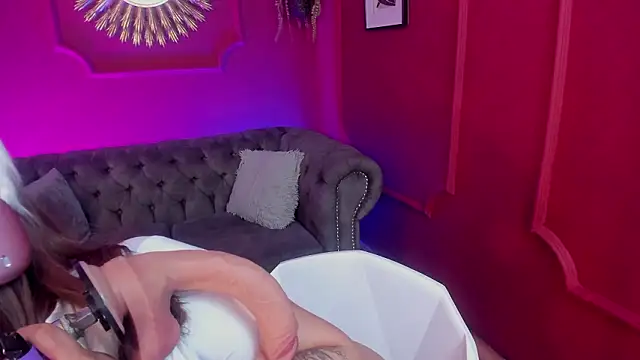 Red lady online show from 03.26.26