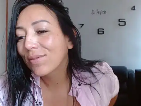 Snapshot of Laura_martin_ chatting on 01.25.25 Laura martin online show from 01.25.25