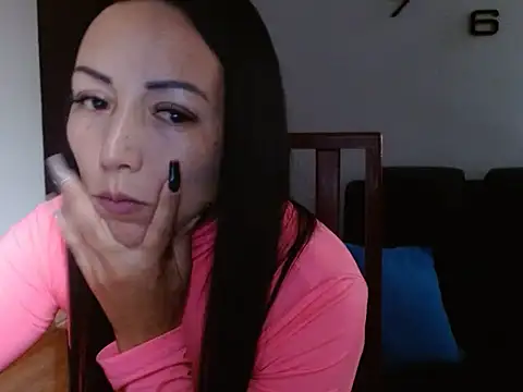 Snapshot of Laura_martin_ chatting on 01.25.25 Laura martin online show from 01.25.25