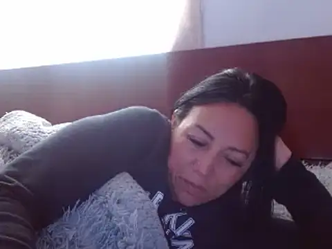 Snapshot of Laura_martin_ chatting on 02.15.25 Laura martin online show from 02.15.25