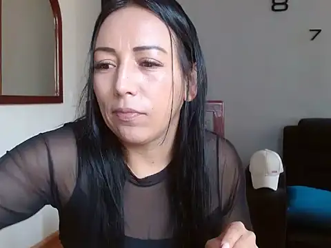 Snapshot of Laura_martin_ chatting on 02.18.25 Laura martin online show from 02.18.25