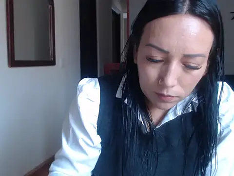 Snapshot of Laura_martin_ chatting on 03.10.25 Laura martin online show from 03.10.25