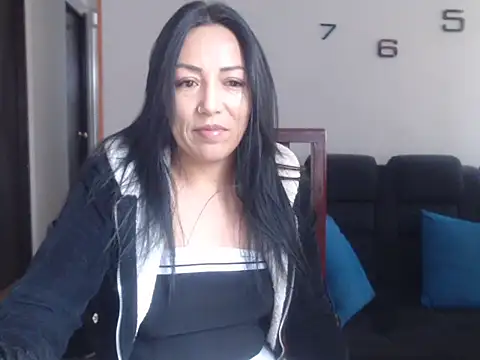 Snapshot of Laura_martin_ chatting on 03.12.25 Laura martin online show from 03.12.25
