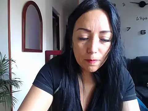 Snapshot of Laura_martin_ chatting on 06.12.26 Laura martin online show from 06.12.26