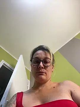 Snapshot of marinella07 chatting on 12.17.24 marinella07 online show from 12.17.24