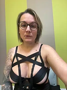 Snapshot of marinella07 chatting on 02.09.25 marinella07 online show from 02.09.25