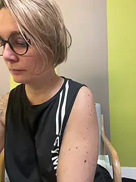 Snapshot of marinella07 chatting on 02.24.25 marinella07 online show from 02.24.25