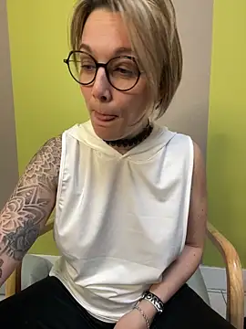 Snapshot of marinella07 chatting on 02.28.25 marinella07 online show from 02.28.25