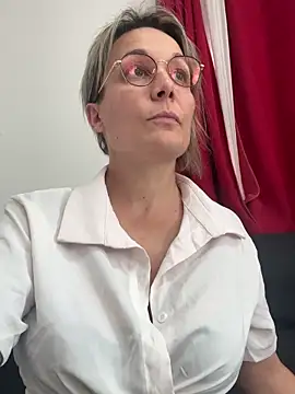 Snapshot of marinella07 chatting on 10.22.25 marinella07 online show from 10.22.25