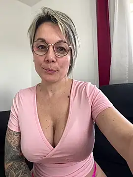 Snapshot of marinella07 chatting on 01.15.26 marinella07 online show from 01.15.26